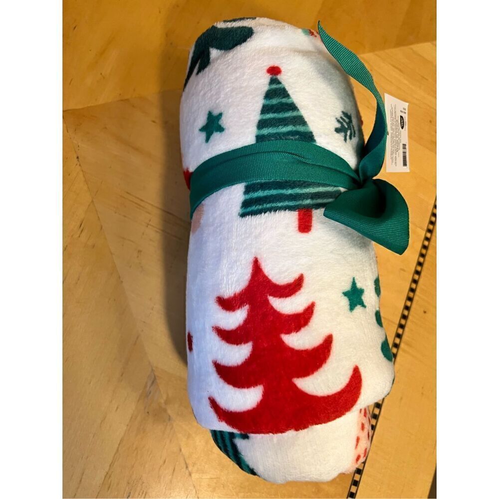 NWT! Holiday Home Christmas Tree Winter Microplush Throw Blanket - Picture 4 of 5